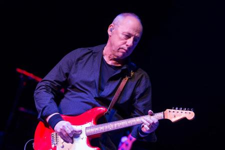 Mark Knopfler in seinem Element: auf der Bühne mit Gitarre Mark Knopfler in seinem Element: auf der Bühne mit Gitarre