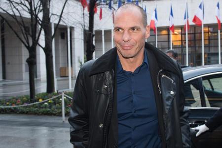 Varoufakis erscheint zu einem Meeting in Paris 2015