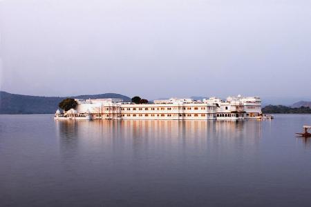 Mitten im See und aus weißem Marmor: Taj Lake Palace