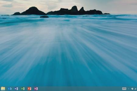 Der Desktop von Windows 8.1. Unten links ist der neue, alte Start-Button in Form des aktuellen Windows-Logos zu sehen.