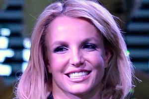 Britney Spears verliert auf der Bühne ihre Haare