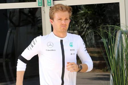 Nico Rosberg zeigt sich mit Trauerflor