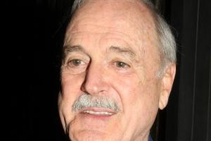 John Cleese weiß genau, wie seine Landsleute ticken