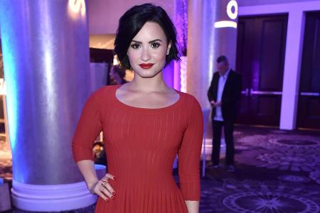 Demi Lovato bei einer Veranstaltung in Beverly Hills im Februar 2015 Demi Lovato bei einer Veranstaltung in Beverly Hills im Februar 2015