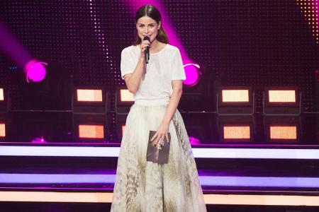 Lena Meyer-Landrut setzt bei der Echo-Verleihung 2015 auf Weiß Lena Meyer-Landrut setzt bei der Echo-Verleihung 2015 auf Weiß
