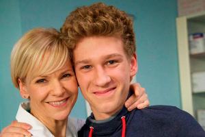 Hinter den Kulissen verstehen sie sich gut: Johannes Hallervorden und "In aller Freundschaft"-Star Andrea Kathrin Loewig