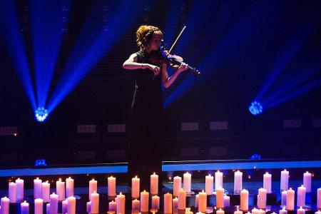 Lindsey Stirling spielt für die Opfer der Flugzeug-Katastrophe