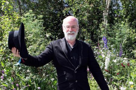 Terry Pratchett auf einer Blumenmesse im Jahr 2011 Terry Pratchett auf einer Blumenmesse im Jahr 2011