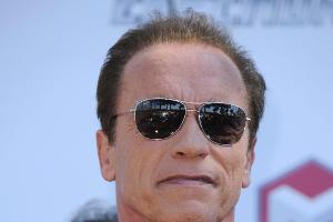 Schwarzenegger ohne Fahrradhelm von Polizei gestoppt