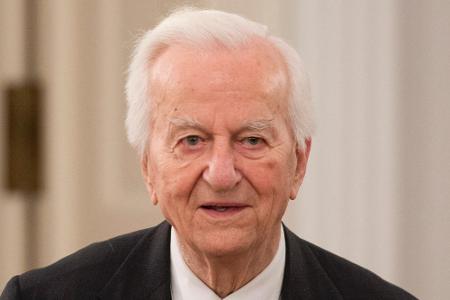Richard von Weizsäcker im Februar 2013 bei einer Veranstaltung in Schloss Bellevue Richard von Weizsäcker im Februar 2013 bei einer Veranstaltung in Schloss Bellevue