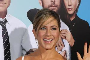Jennifer Aniston ist über Brad Pitt hinweg
