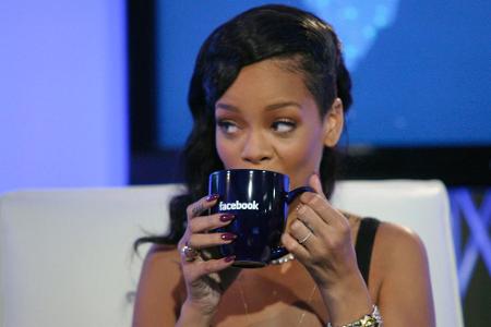 Popstar Rihanna ist ein großer Facebook-Fan Popstar Rihanna ist ein großer Facebook-Fan