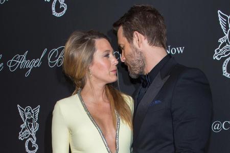 Verliebte Blicke: Blake Lively und Ryan Reynolds im Oktober 2014 auf dem roten Teppich Verliebte Blicke: Blake Lively und Ryan Reynolds im Oktober 2014 auf dem roten Teppich