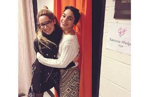 Ashley Tisdale (l.) und Vanessa Hudgens haben sich lieb