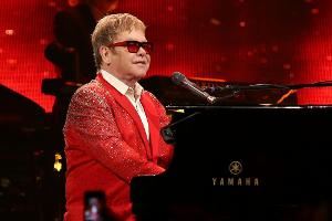 Elton Johns Piano wurde versteigert