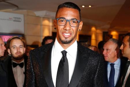 Jerome Boateng macht im Anzug eine gute Figur - findet auch Jerome Boateng macht im Anzug eine gute Figur - findet auch