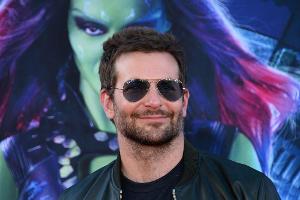 Sonnenbrillentrends 2015: Knallig bunt und klassisch cool
