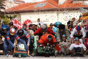 Karneval in Kroatien: Narren in der Seifenkiste