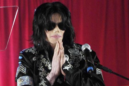 2009 starb Michael Jackson an den Folgen einer Überdosis des Narkosemittels Propofol 2009 starb Michael Jackson an den Folgen einer Überdosis des Narkosemittels Propofol