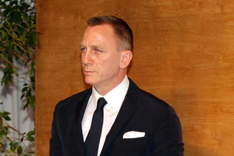 Daniel Craig 3000KilometerFlug zur KnieOperation