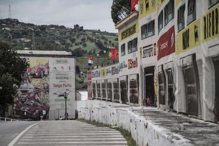 An der einstigen Boxengasse der Targa Florio nagt der Zehn der Zeit