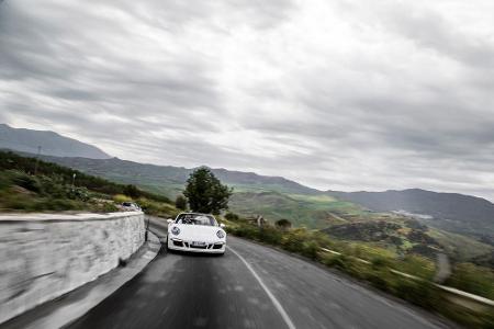 Die einstige Rennstrecke über Landstraßen ist für den aktuellen Targa keine Herausforderung
