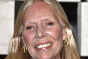 Joni Mitchell ins Krankenhaus eingeliefert