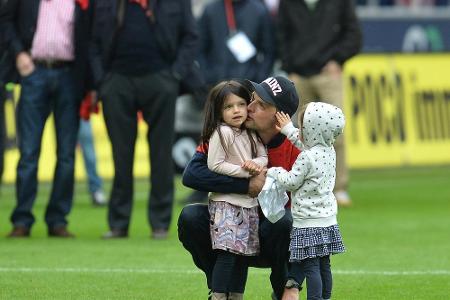 Die Familie ist dabei: Thomas Tuchel zum Saisonende 2014/15 mit den Töchtern Emma und Kim