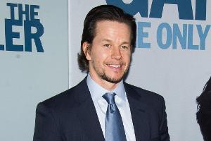 Mark Wahlberg gibt einem Obdachlosen 100 Dollar