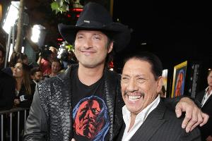Robert Rodriguez (l.) und Danny Trejo (r.) bei der Premiere von "Machete Kills"