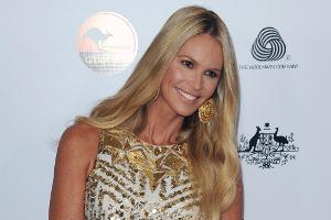 Elle Macpherson trägt Urin-Tester in ihrer Handtasche