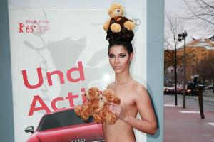 So versext Micaela Schäfer die Berlinale