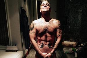 Robbie Williams will nackt das Internet lahmlegen