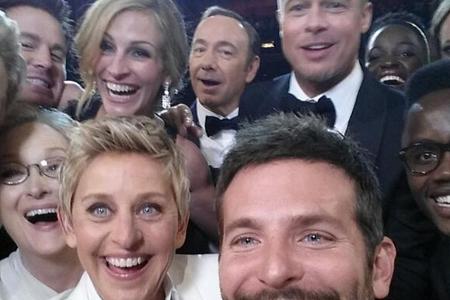 Kleines Selfie - Große Aufregung: Ellen DeGeneres (vorne links) landete mit diesem Bild einen Volltreffer.