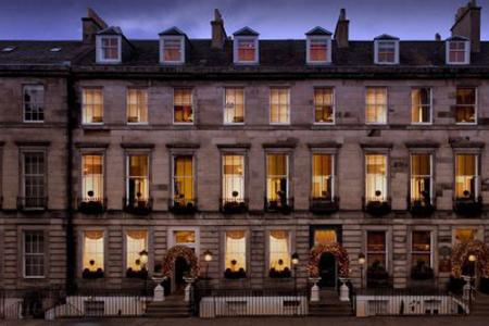 Ort fantasievoller Handlungen: Hotel Nira Caledonia in Edinburgh