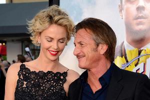 Sean Penn ganz romantisch - ohne Charlize Theron?