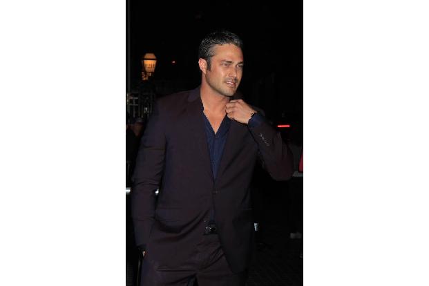 ...Schauspieler Taylor Kinney, eine ganz besondere Aufmerksamkeit für seine Süße ausgedacht. Der 