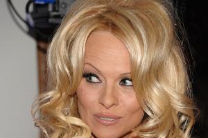 Pamela Anderson: Skurriler Rosenkrieg um den Familienhund