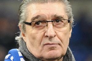 Rudi Assauer in seinem "Wohnzimmer", der Arena auf Schalke, im Dezember 2014