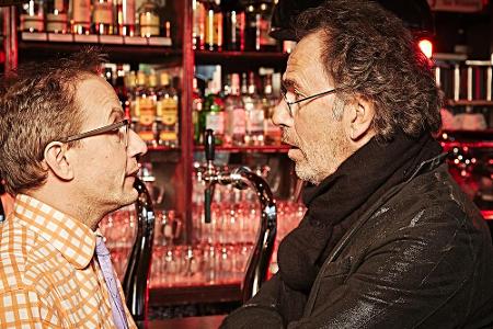 Wigald Boning (l.) und Hugo Egon Balder in der neuen Sauf-Talkshow 