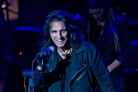 Rockt nun auch mit Johnny Depp: Alice Cooper