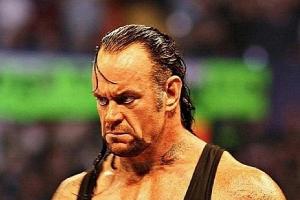 Der Undertaker steigt wieder in den Ring
