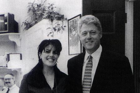 Lief zu diesem Zeitpunkt schon etwas? Monica Lewinsky als Praktikantin von Bill Clinton