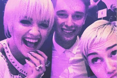 Ein flotter Party-Dreier: (v.li) Rita Ora, Patrick Schwarzenegger und Miley Cyrus Ein flotter Party-Dreier: (v.li) Rita Ora, Patrick Schwarzenegger und Miley Cyrus