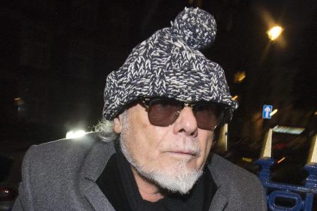 Gary Glitter muss sich für 16 Jahre ins Gefängnis begeben Gary Glitter muss sich für 16 Jahre ins Gefängnis begeben