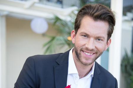 Rosen für die Ladys - Kritik für den Bachelor: Seine Ex-Freundin kritisiert Oliver Sanne scharf Rosen für die Ladys - Kritik für den Bachelor: Seine Ex-Freundin kritisiert Oliver Sanne scharf