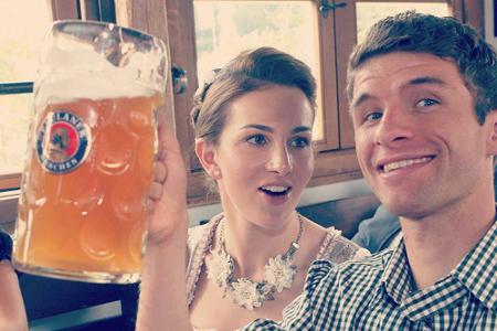 Thomas Müller kam mit seiner Frau Lisa