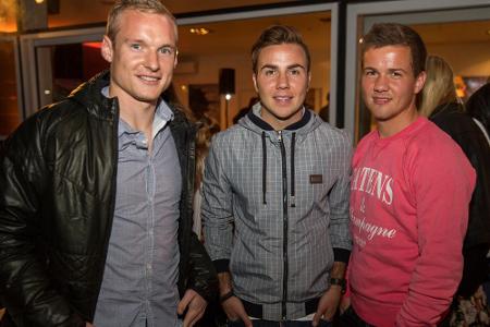 Fußballer unter sich: Sebastian Rohde, Mario und Fabian Götze (v.l.n.r.)