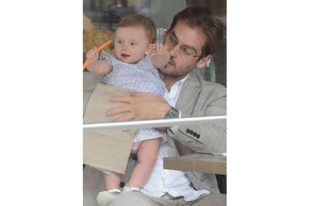 Dass Tomaso Trussardi nicht nur ein reicher Erbe und gut aussehender Mann ist, sondern auch ein super Daddy hat er längst un...