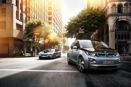 Die Stromer von BMW: i3 und der Sportwagen i8 (hinten)